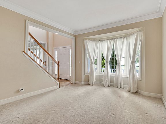 3rd image of 25656 Meadowland Cir