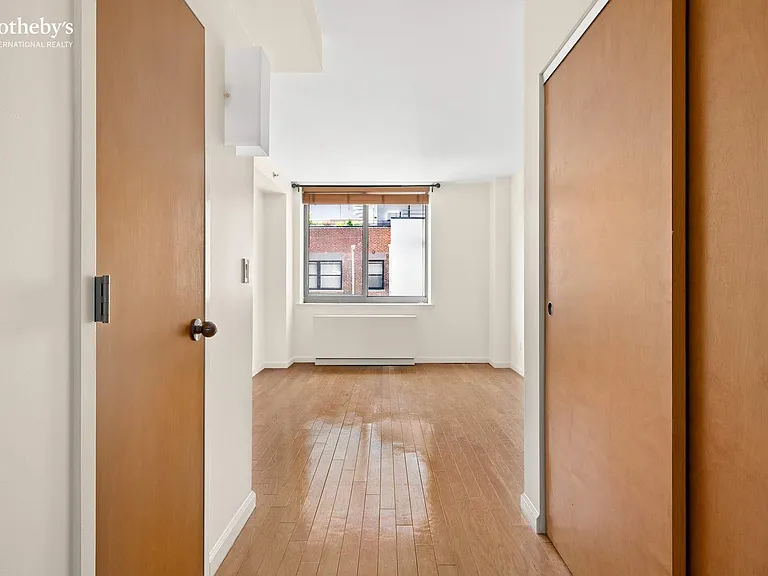 520 W 23rd St #8B — Photo 13