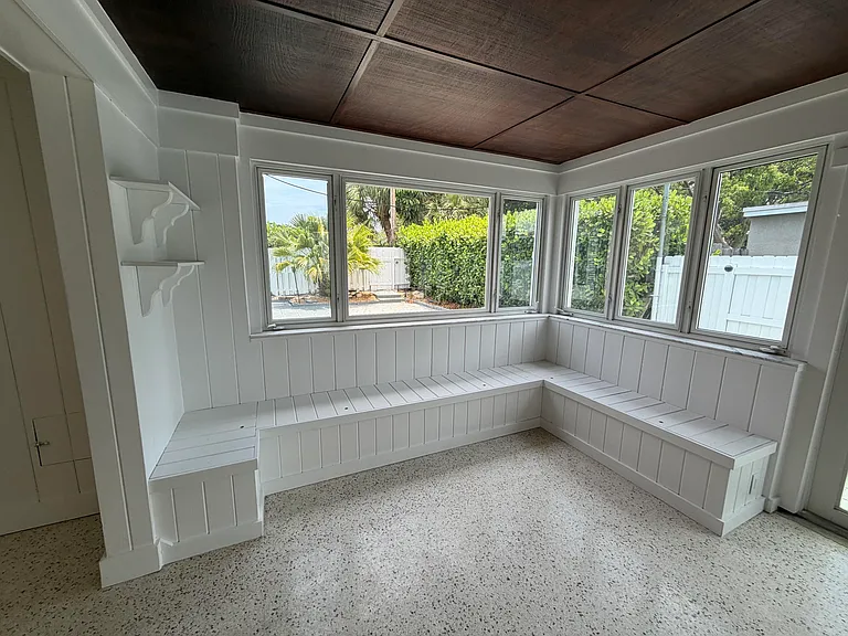 204 S Seacrest Cir — Photo 11