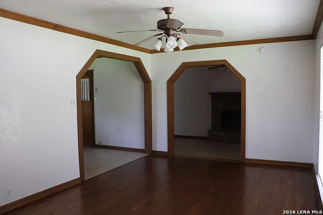 3 bed, 1.0 bath, 1182 sqft, $1,550 — Photo 3