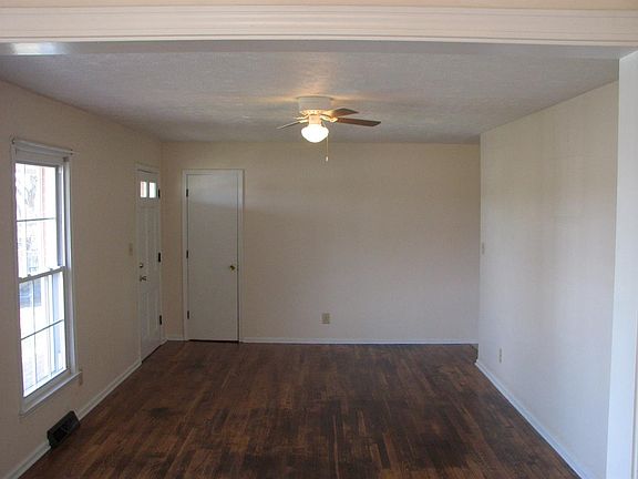 4th image of 174 Woodmont Ct