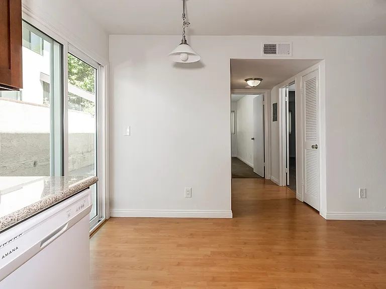 321 N Cedar St — Photo 34