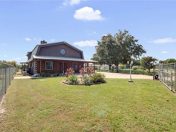 4th image of 2610 Oak Dr