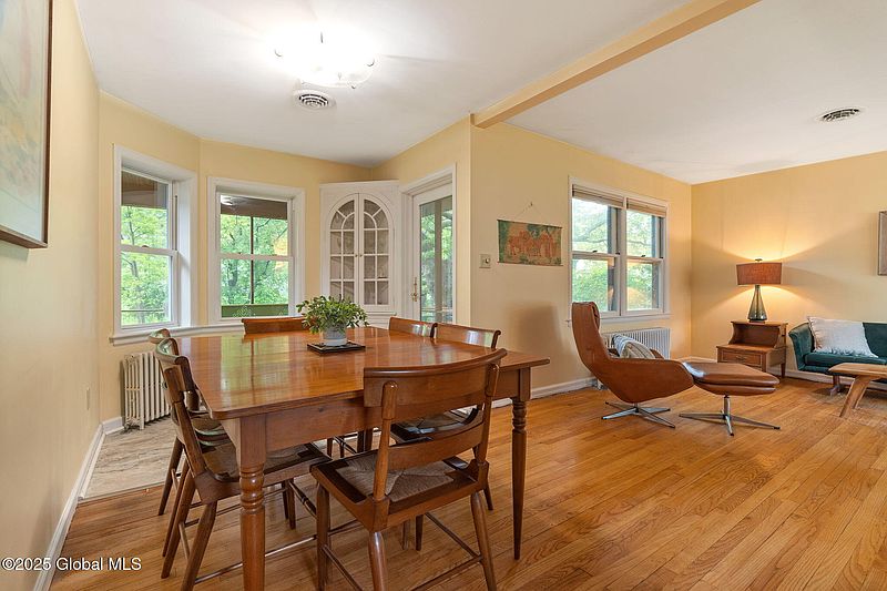 5th image of 27 Groesbeck Place