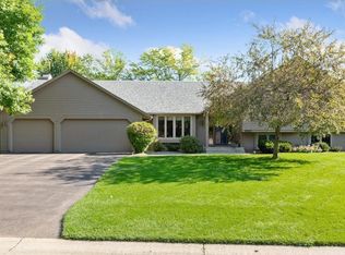 8602 Coachmans Ln, Eden Prairie, MN 55347