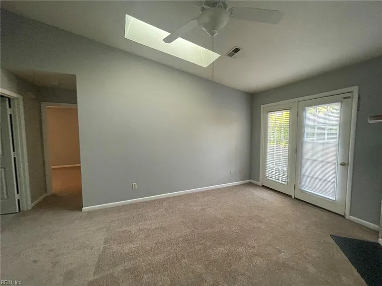 614 Waters Dr — Photo 5