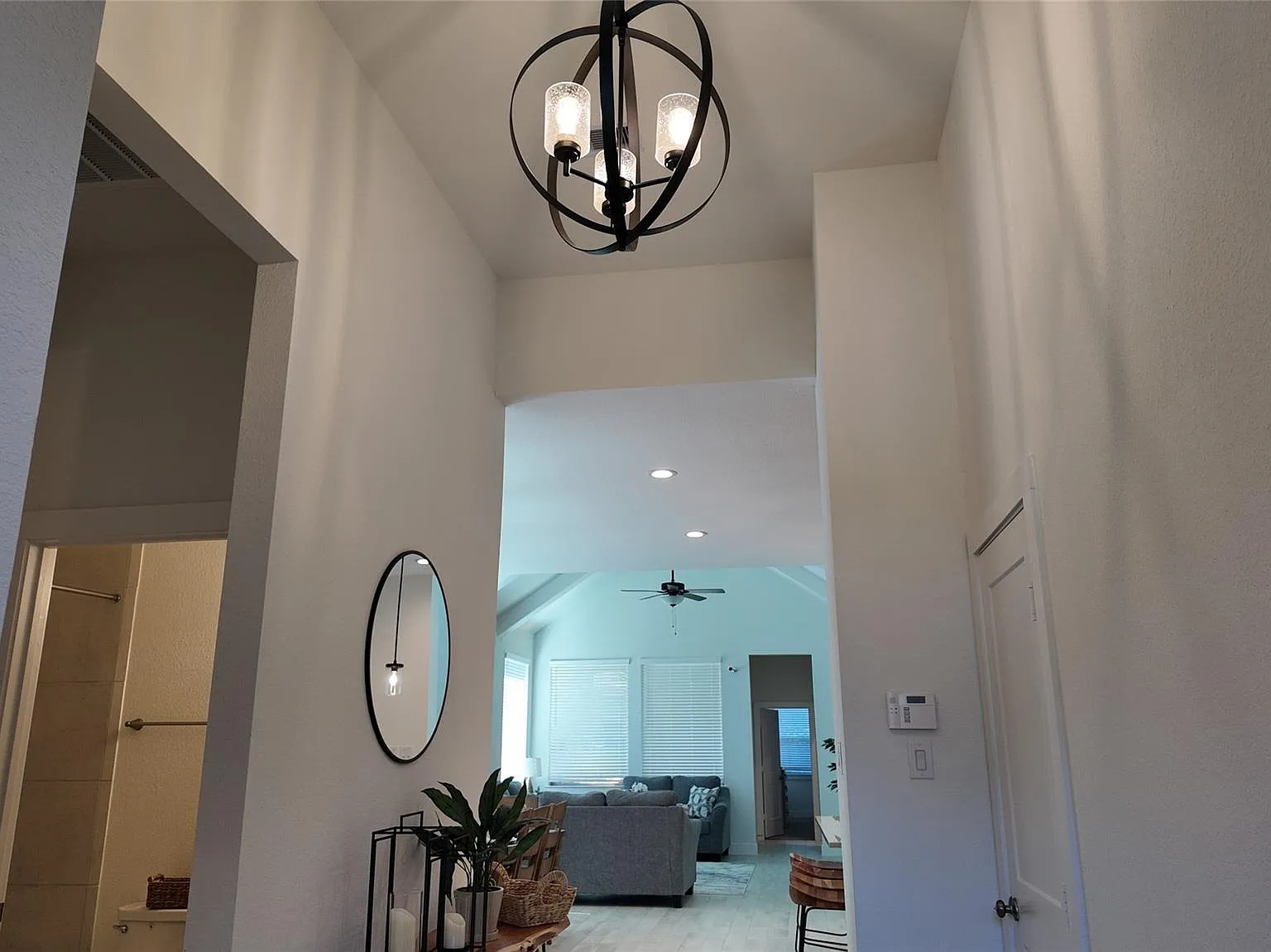 4 bed, 3.0 bath, 2051 sqft, $2,400 — Photo 3