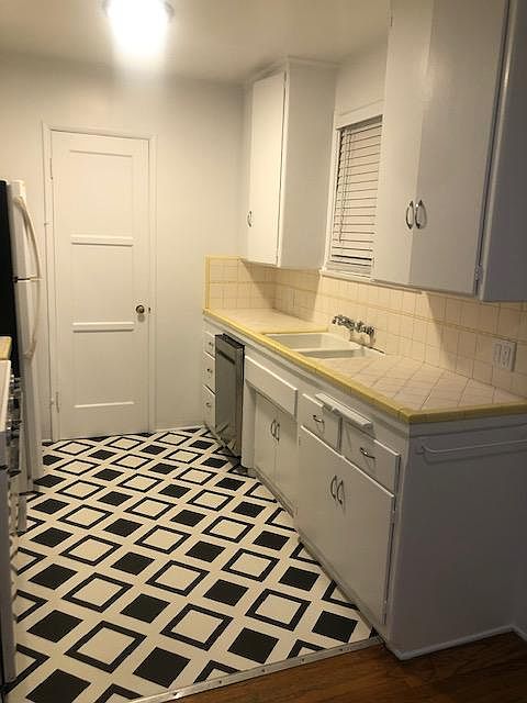 2nd image of 2110 Ocean Park Blvd