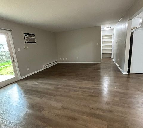 5th image of 847 S Lake Park Ave APT 12E