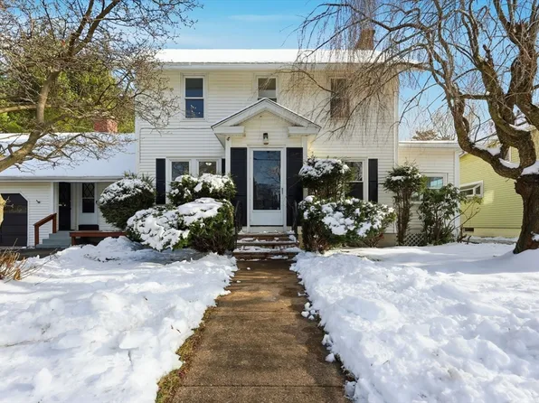 48 Pleasant St, Westfield, MA 01085