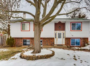 714 Hillside Dr, Streamwood, IL 60107