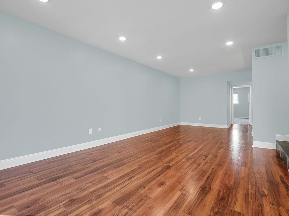 1st image of 324 Hermit St #1