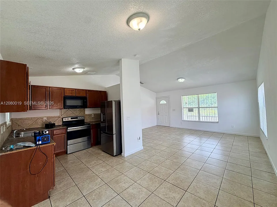 408 NW 12th St