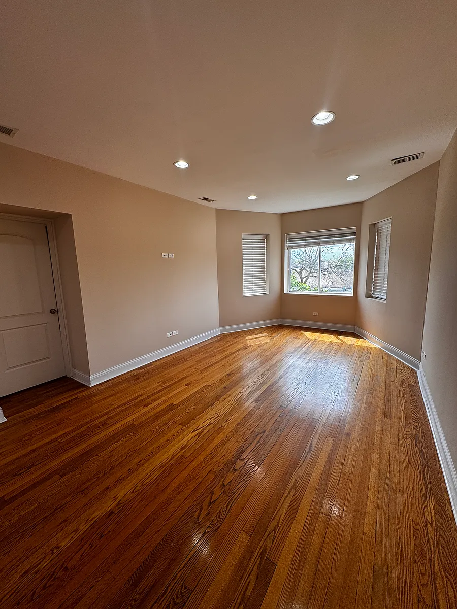 Building Photo - 1611 N Meade Ave #3S