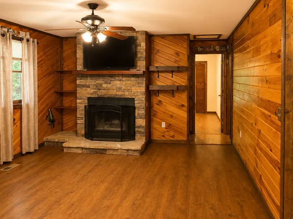 2261 Paradise Valley Rd, Cleveland, GA 30528