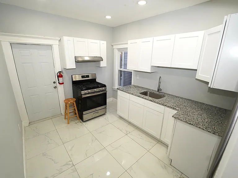 183 No Munn Ave #2 — Photo 12