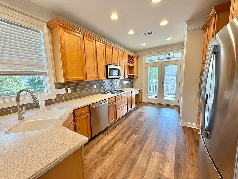 228 Village Grn — Photo 4