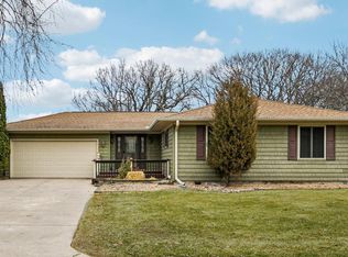 9545 Garrison Way, Eden Prairie, MN 55347