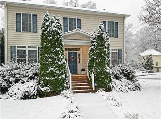 660 Woodbriar Ct, Winston Salem, NC 27106