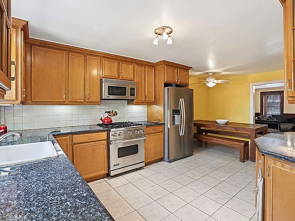 5th image of 617 Decatur St