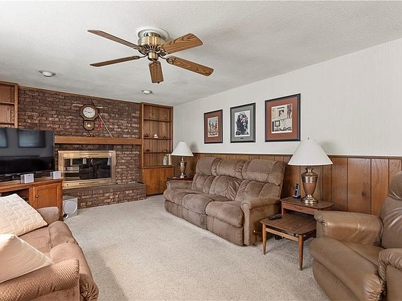 3rd image of 1459 Hawthorne Ct