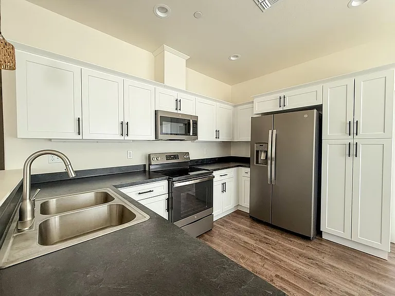6935 Wilshire Ave — Photo 5