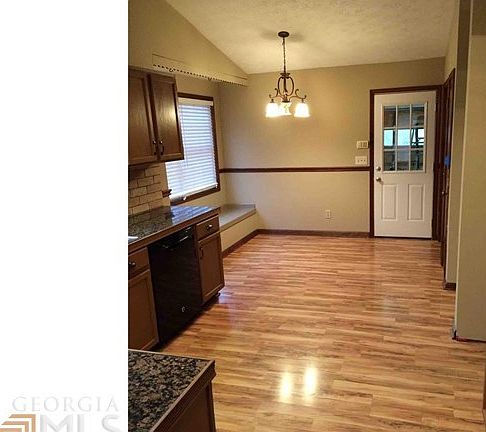 5th image of 227 Brolley Woods Dr