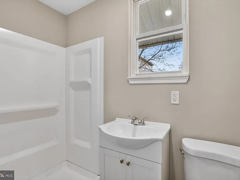 1102 Evergreen Blvd — Photo 8