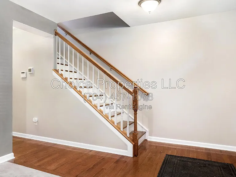 223 N Irwin Ave — Photo 5