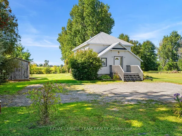 2952 Lough Rd, North Dundas, ON K0E 1W0