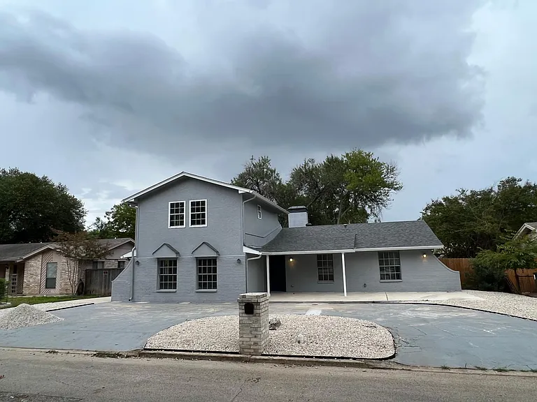 707 Dallas St — Photo 4