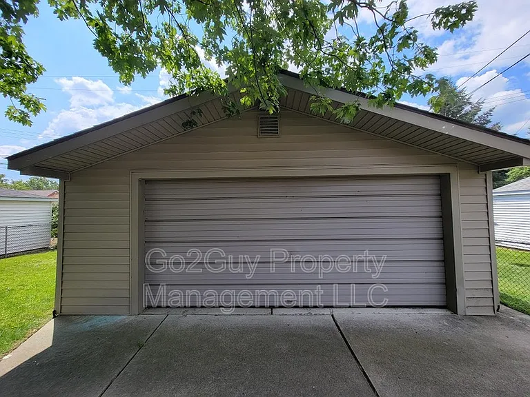 23331 Oak St — Photo 3