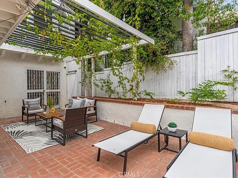 1320 Thayer Ave — Photo 29