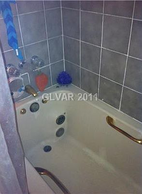 5th image of 6225 N Vista Verde