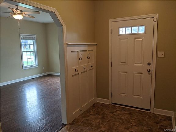 5th image of 701 Yellowstone Dr
