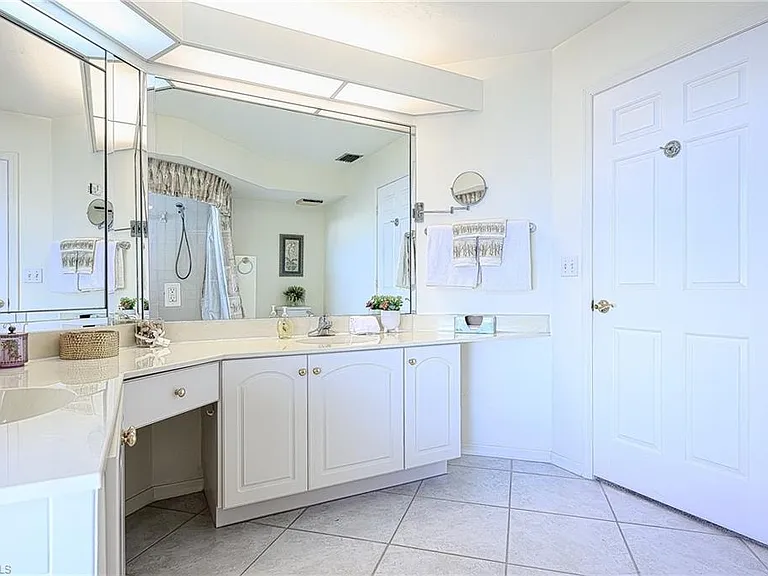 613 Beachwalk Cir #J — Photo 19