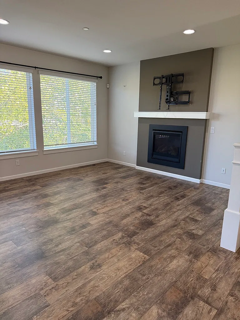 5 bed, 3.5 bath, 2738 sqft, $3,900 — Photo 4