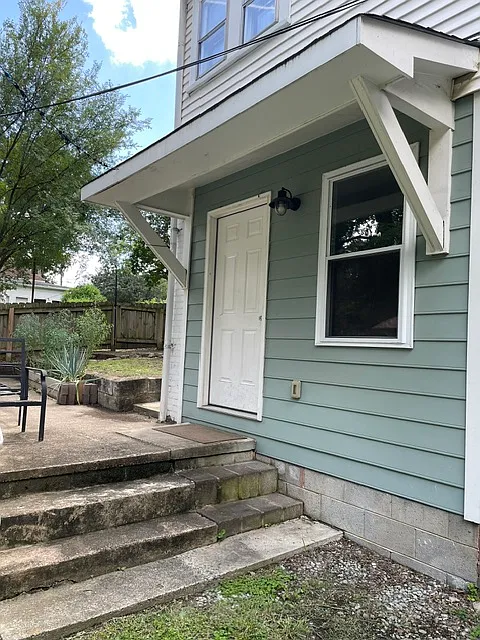 2 bed, 1.5 bath, 900 sqft, $1,300 — Photo 2