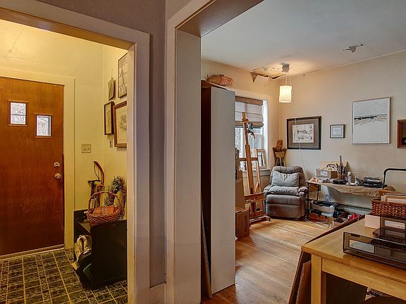 5th image of 229 Woodford St