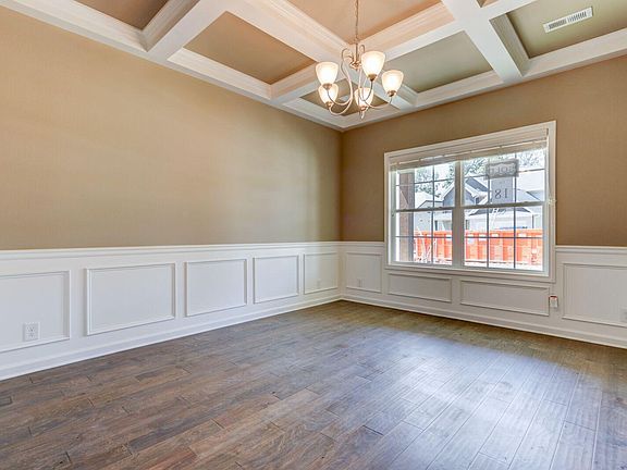 4th image of 870 Festival Ln