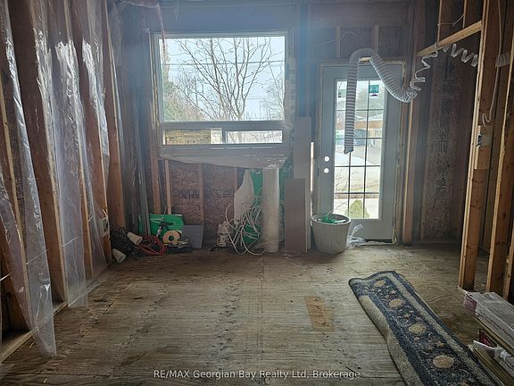 4th image of 540 Johnson St