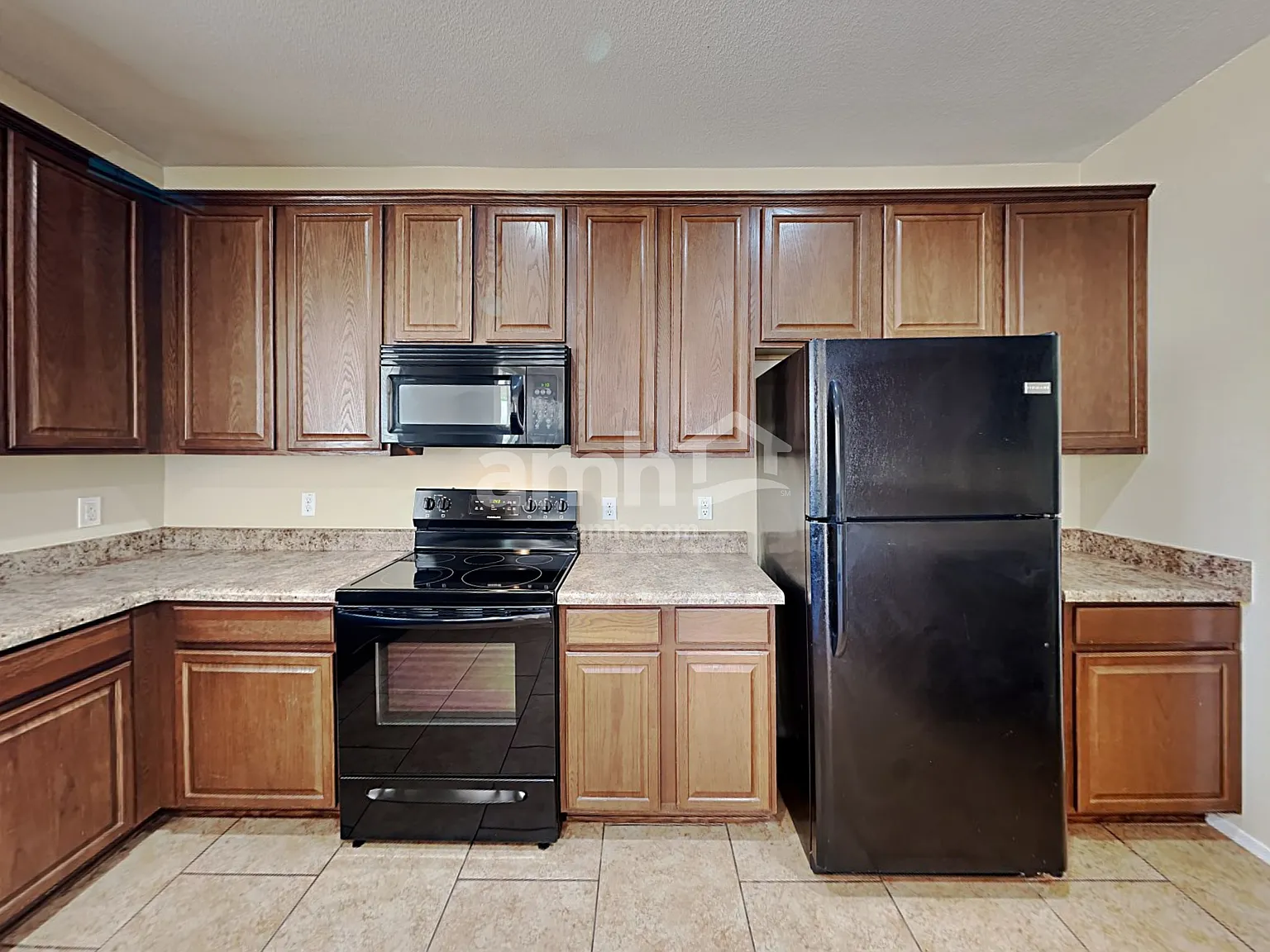 4 bed, 2.5 bath, 2862 sqft, $2,300 — Photo 3
