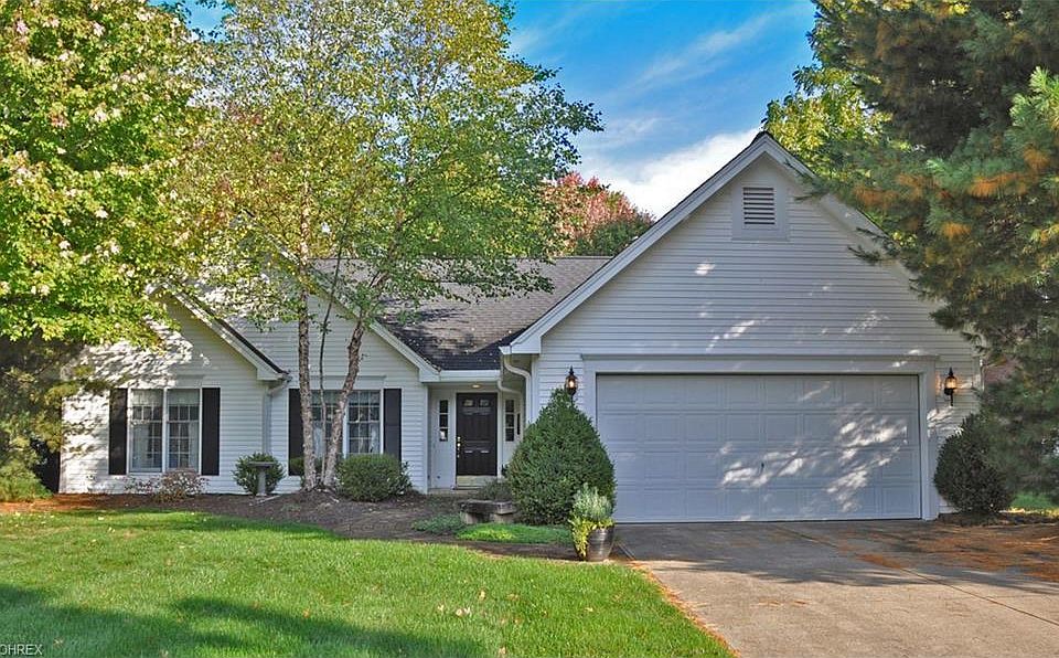 1st image of 32292 Pinehurst Dr