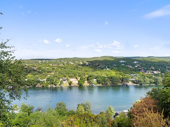 Lake Austin and Texas Hill Country views take center stage with their sweeping breathtaking natural beauty as seen from many rooms of this home designed to capture the pristine beauty . The pristine l