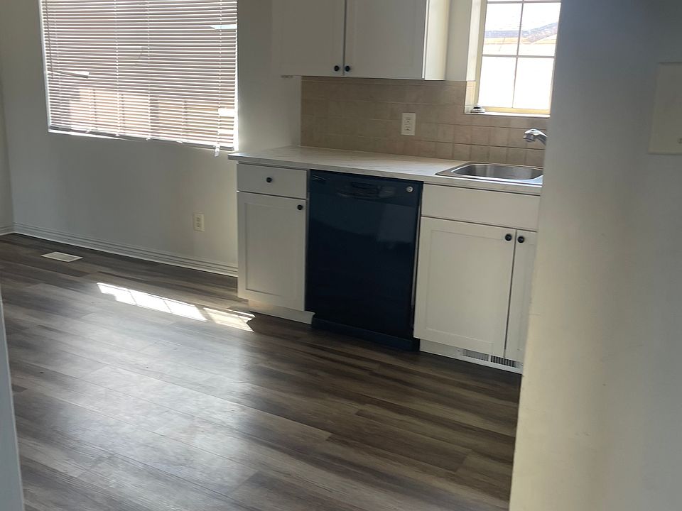 1st image of 3741 W El Glen Ave