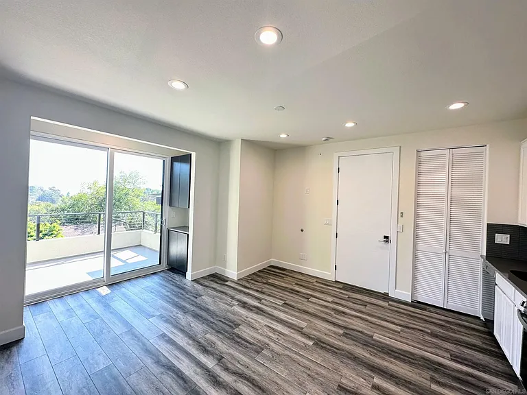 426 Sloane Ave #2 — Photo 8