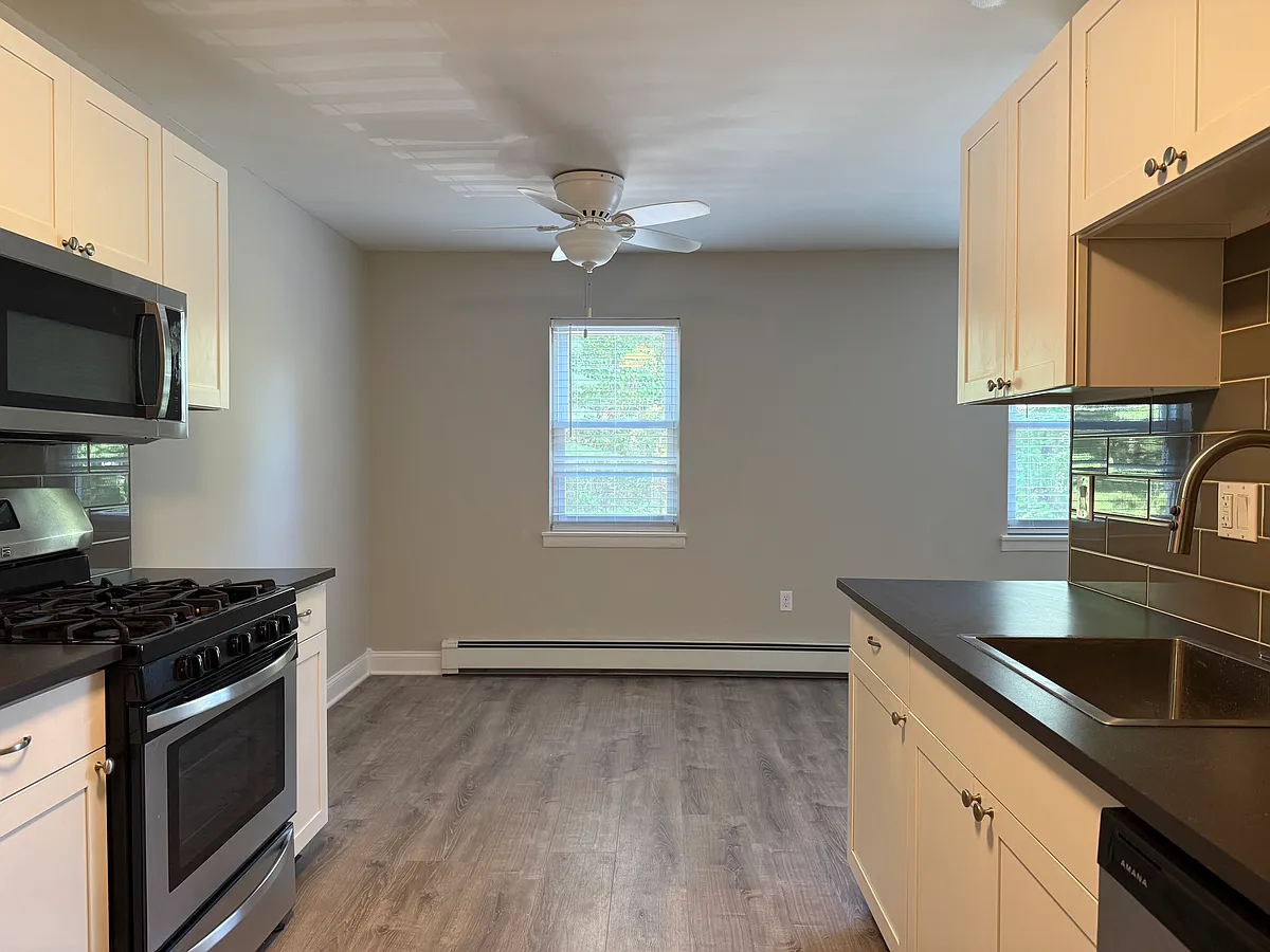 Building Photo - 99 Regency Park Dr