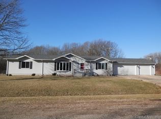 221 Ridgewood Ct, Dahinda, IL 61428