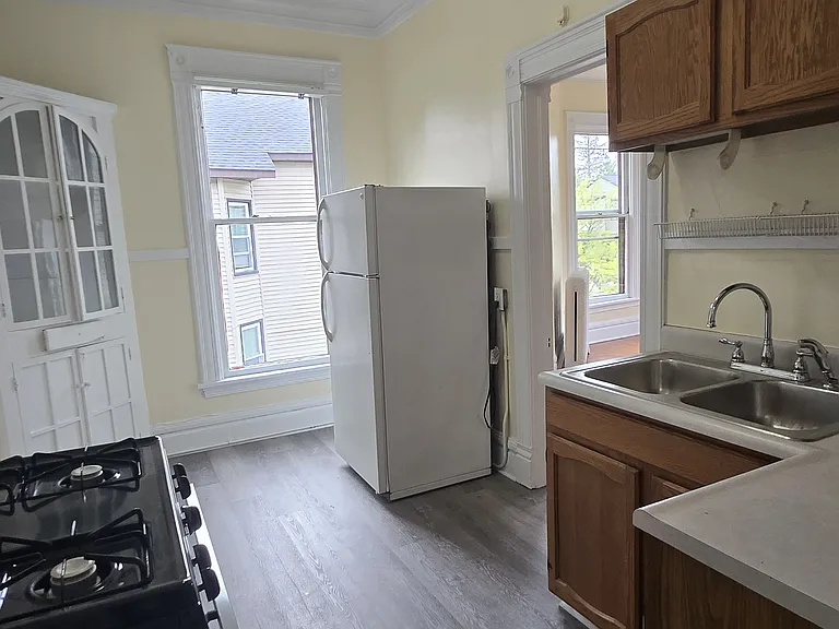631 E Fulton St #5 — Photo 8