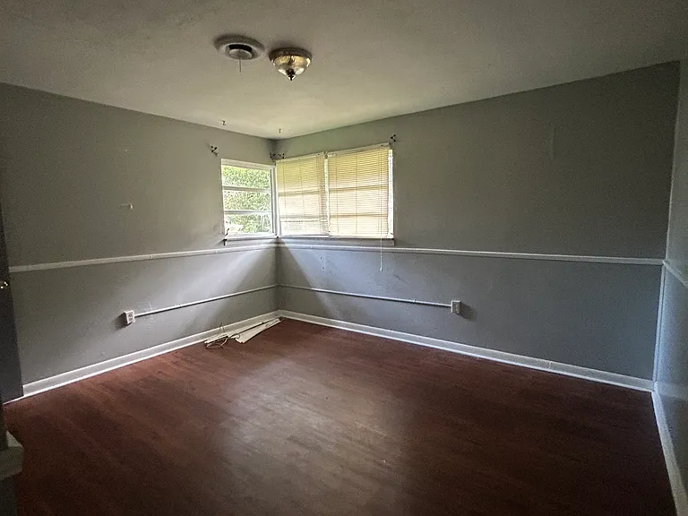 209 Morningside Dr — Photo 3